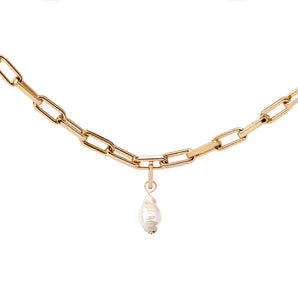 the baroque pearl necklace stack